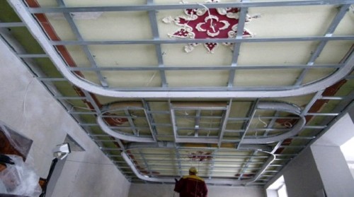 Монтаж частично навесного закругленного потолка из гипсокартона